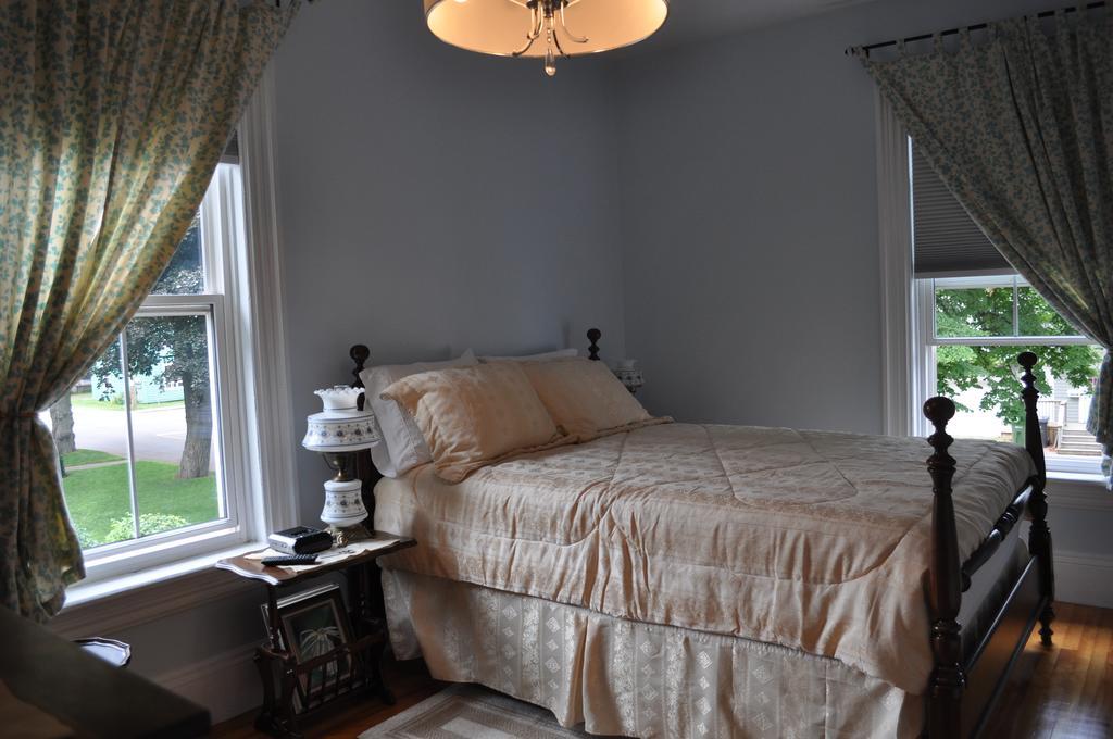 Summerside Inn Bed And Breakfast الغرفة الصورة